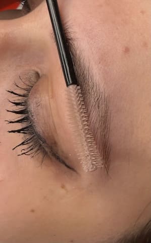 Unghie gel rosa effetto marmo realizzate con tecnica di onicotecnica realizzato da Silvia Vaccarin presso il nostro studio Opal Tattoo a Udine